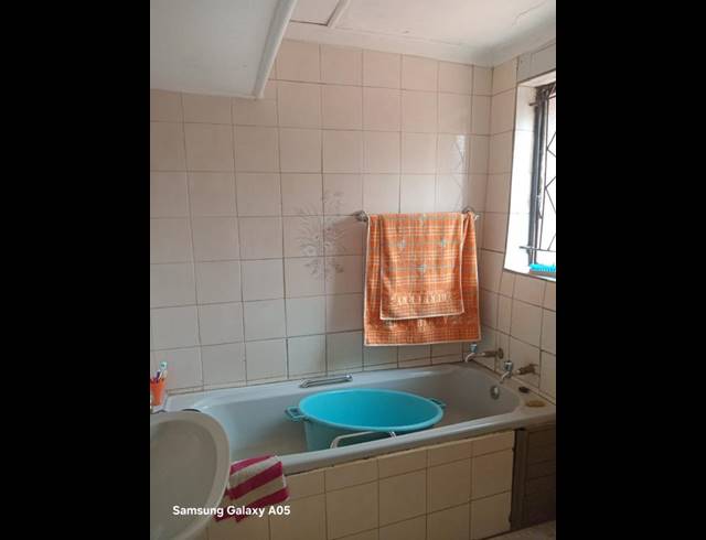 2 BEDROOM PROPERTY TO RENT IN MEADOWLANDS ZONE 2